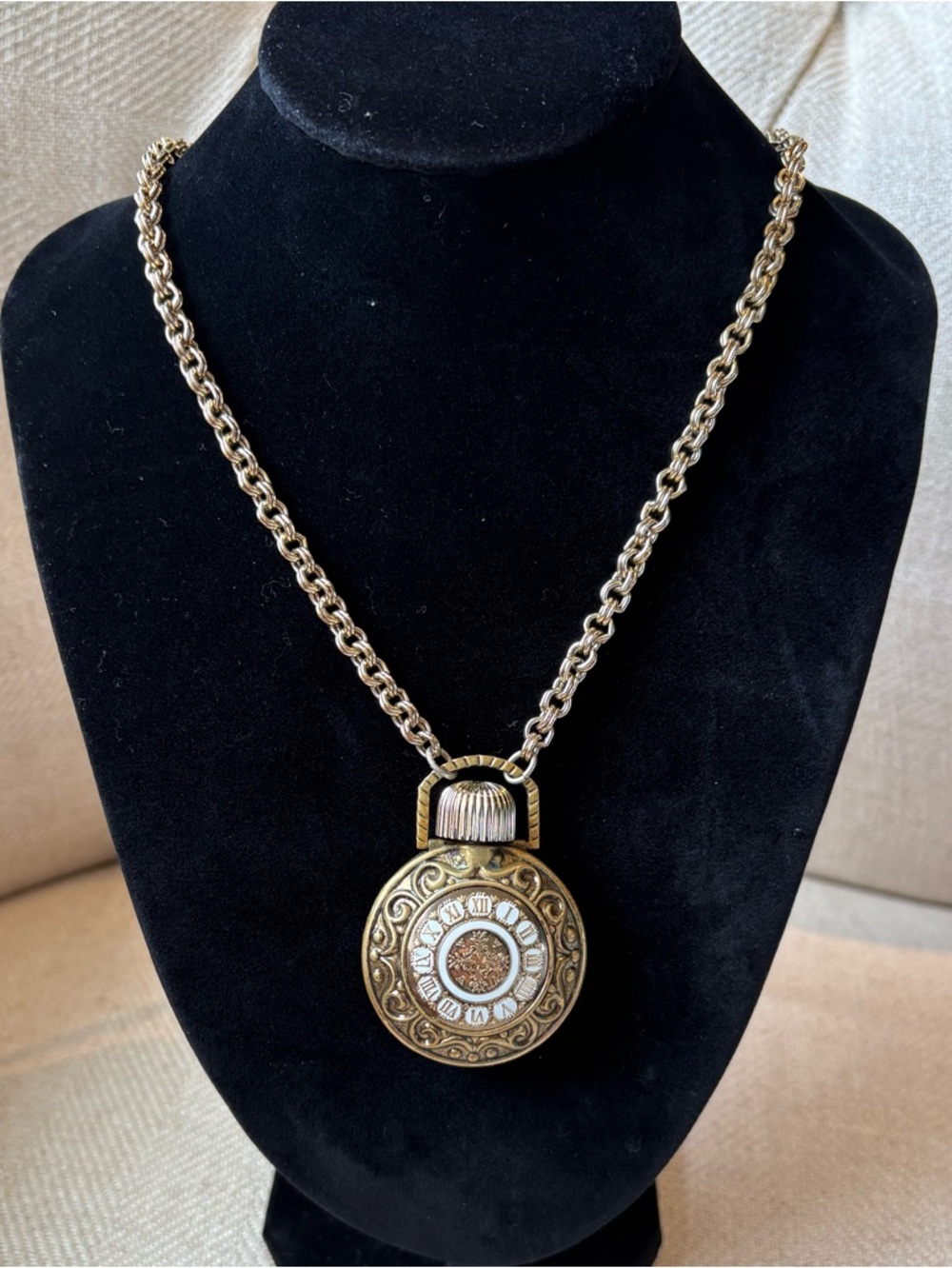 Gold Vintage Refillable Perfume Bottle Gold Tone Chain  Necklace. Avon. N56